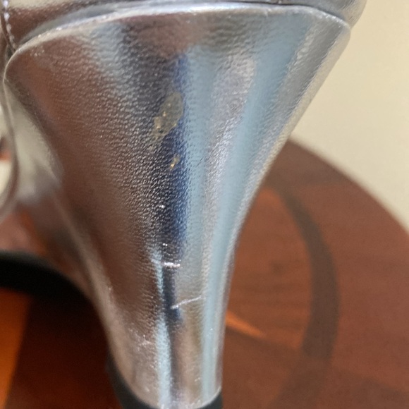 STRAP WEDGE SANDAL WITH FLOWER DETAIL LIKE NEW - Picture 6 of 9